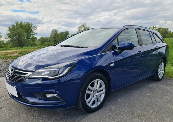 Opel Astra cena 42500 przebieg: 122000, rok produkcji 2019 z Otwock małe 466